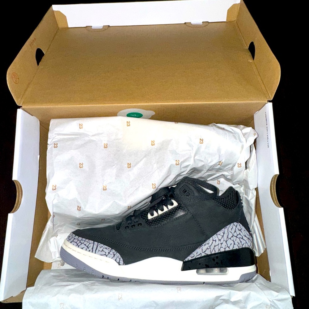 Air Jordan 3 Retro - Women’s 8.5/Men’s 7|Off Noir|Sail|Blk|Cement Grey